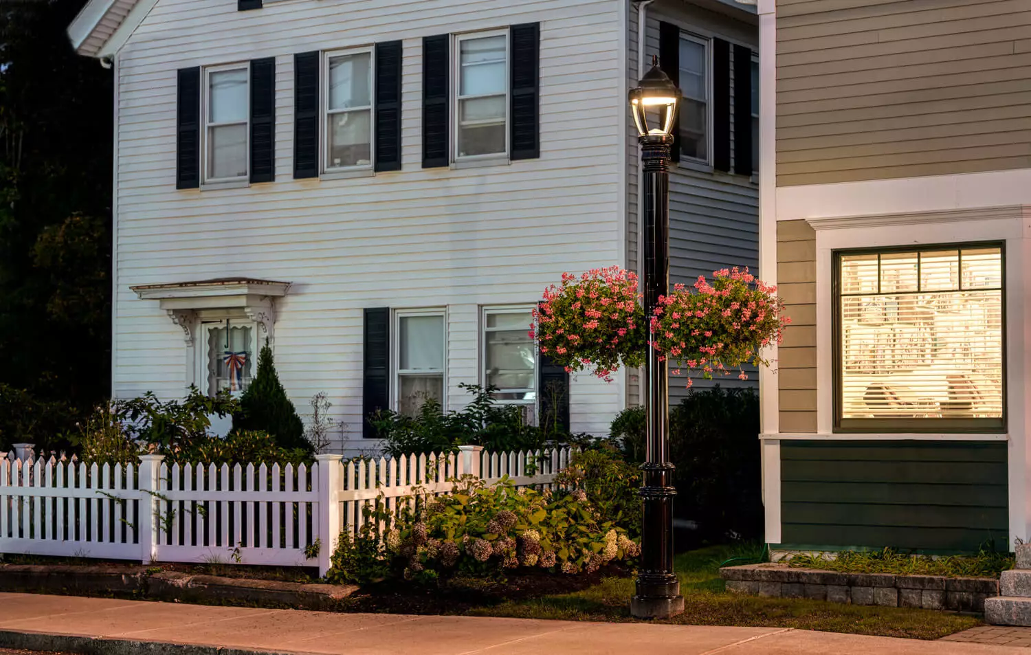 Black cylindrical solar panel powering Soluxio streetlight