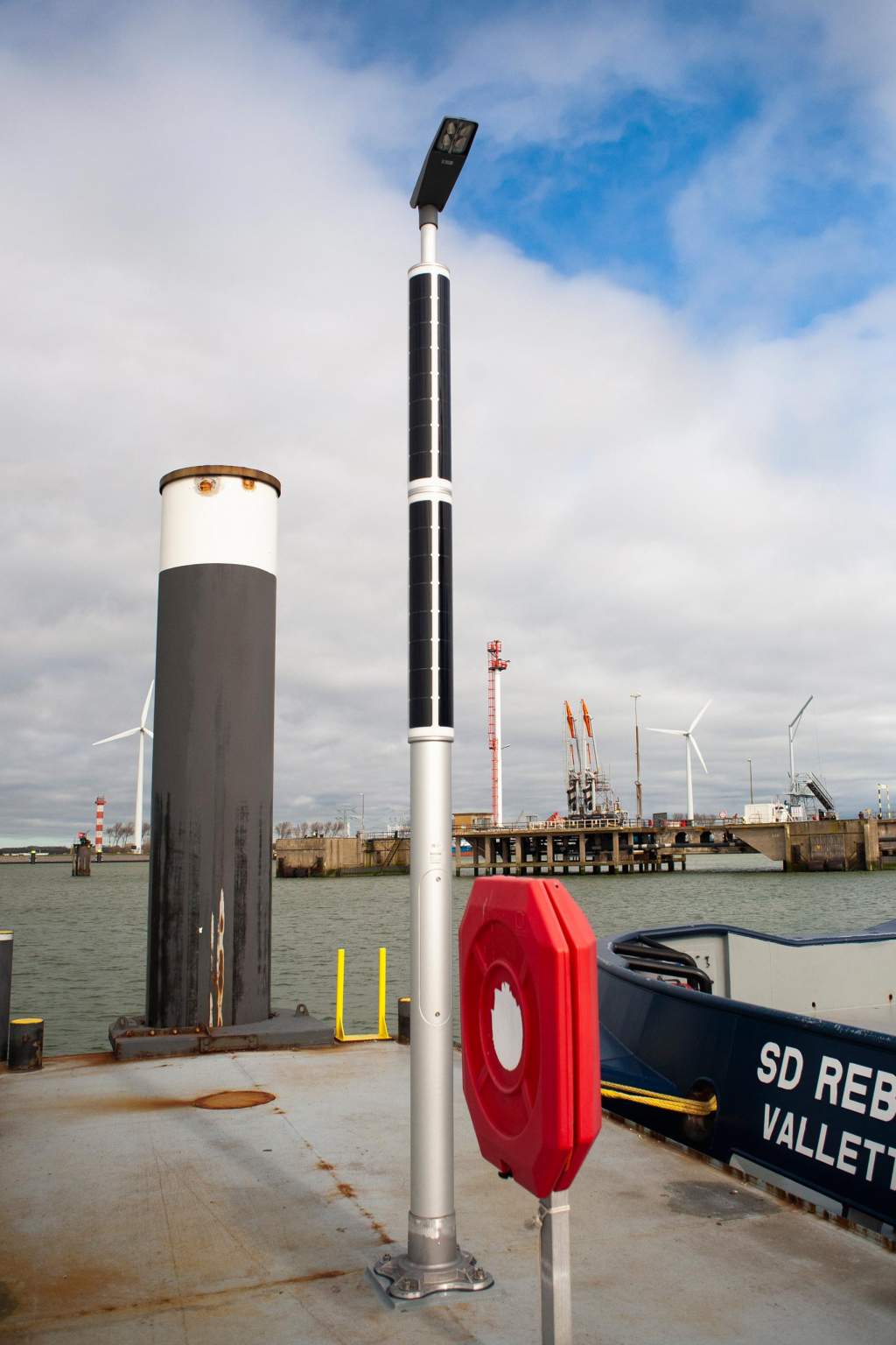 Solar Industrielle Beleuchtung am Dock