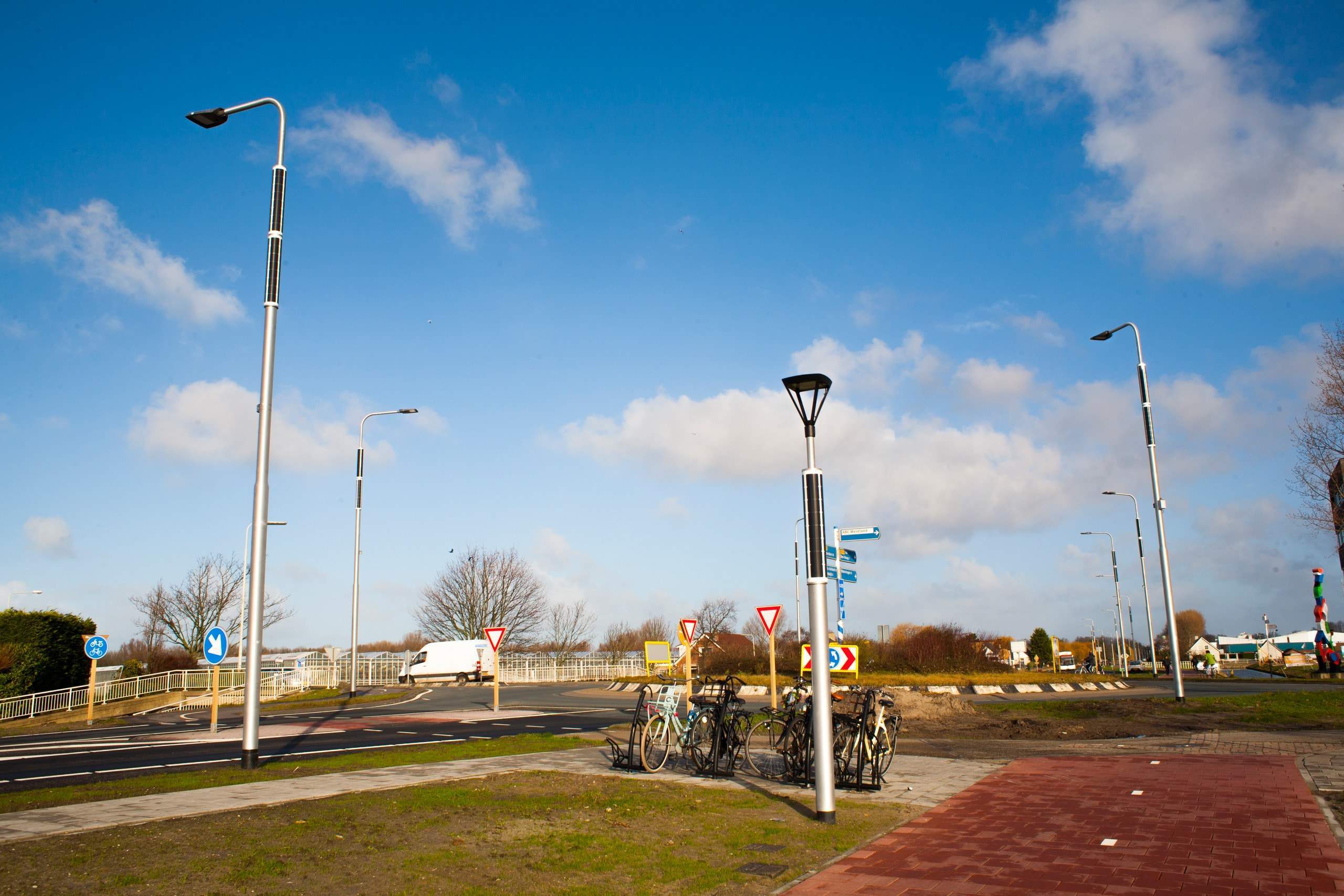 Grid-connected streetlight Soluxio at roundabout