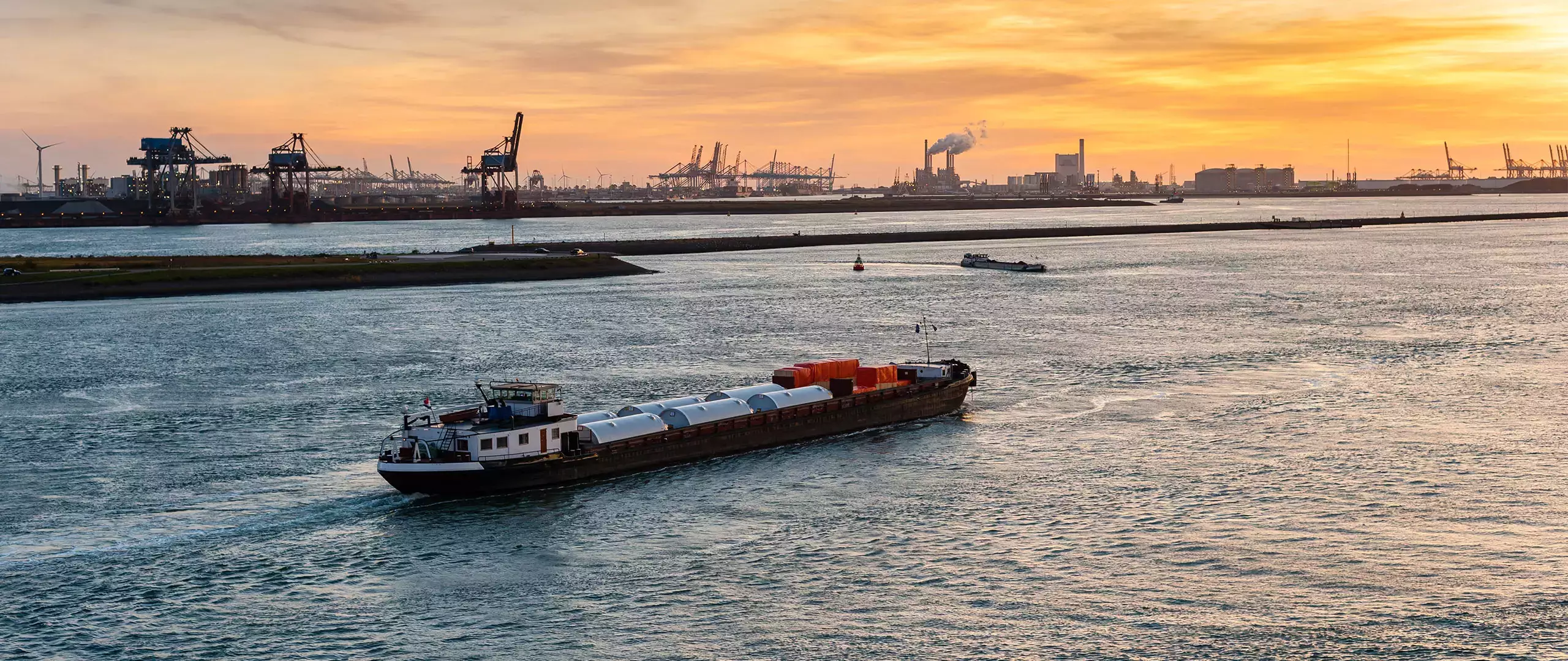 FlexSol Soluxio plataforma OEM- barco en un puerto