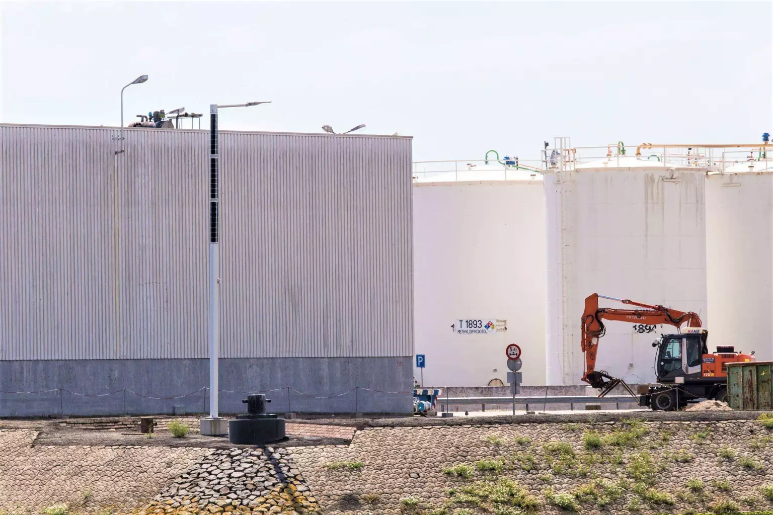 Soluxio industrial solar street light with motion sensor