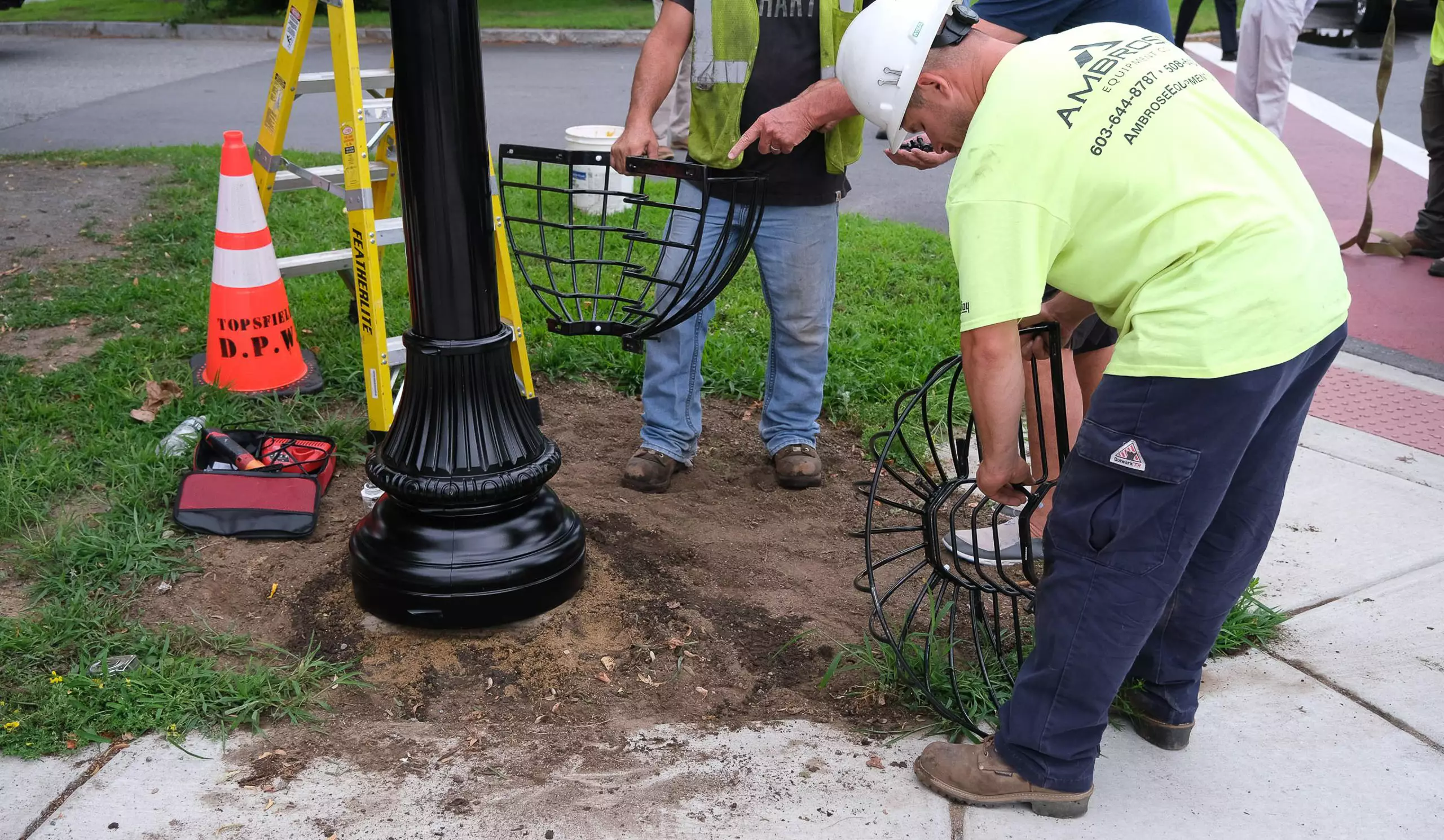 Soluxio decorative solar street lights with traditional cladding