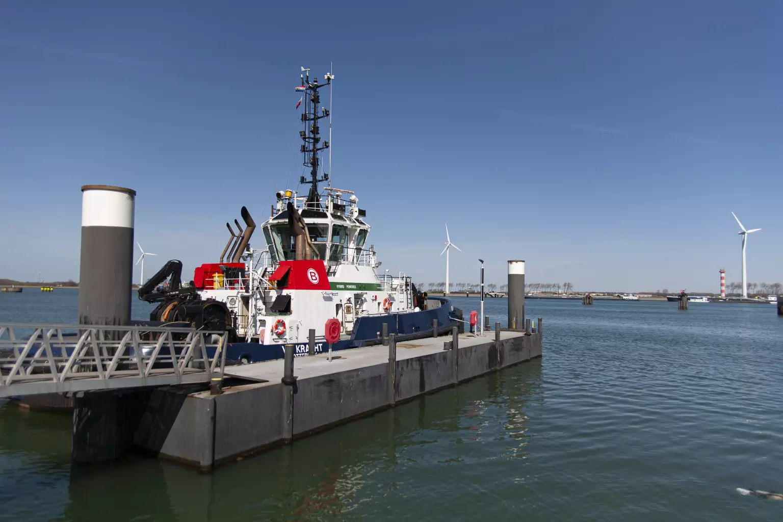 Soluxio solar pole at dock