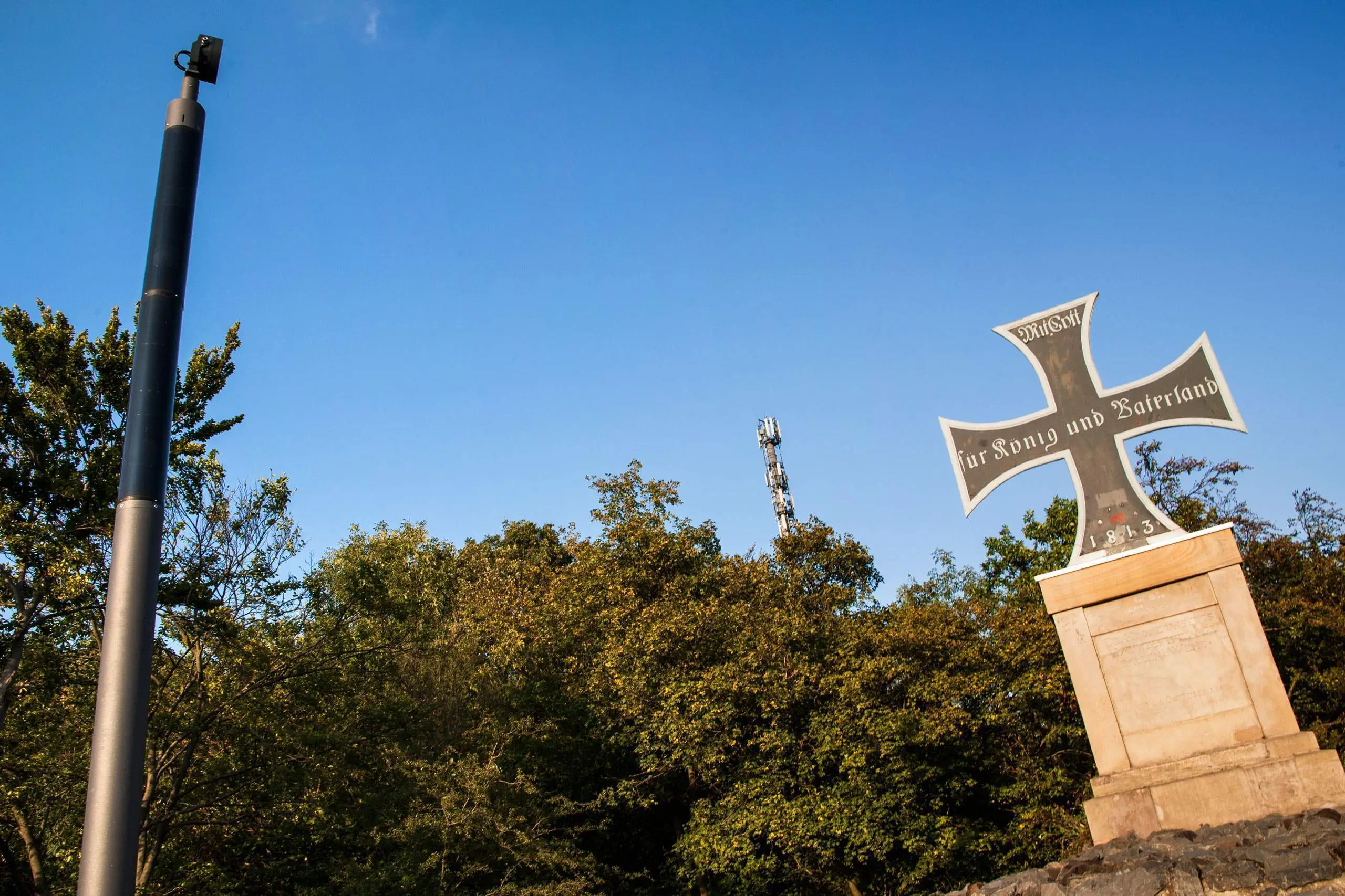 Solarbetriebene Denkmalbeleuchtung mit optimiertem Beleuchtungskörper