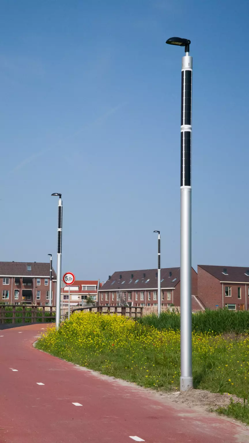 Soluxio eco-friendly solar light post