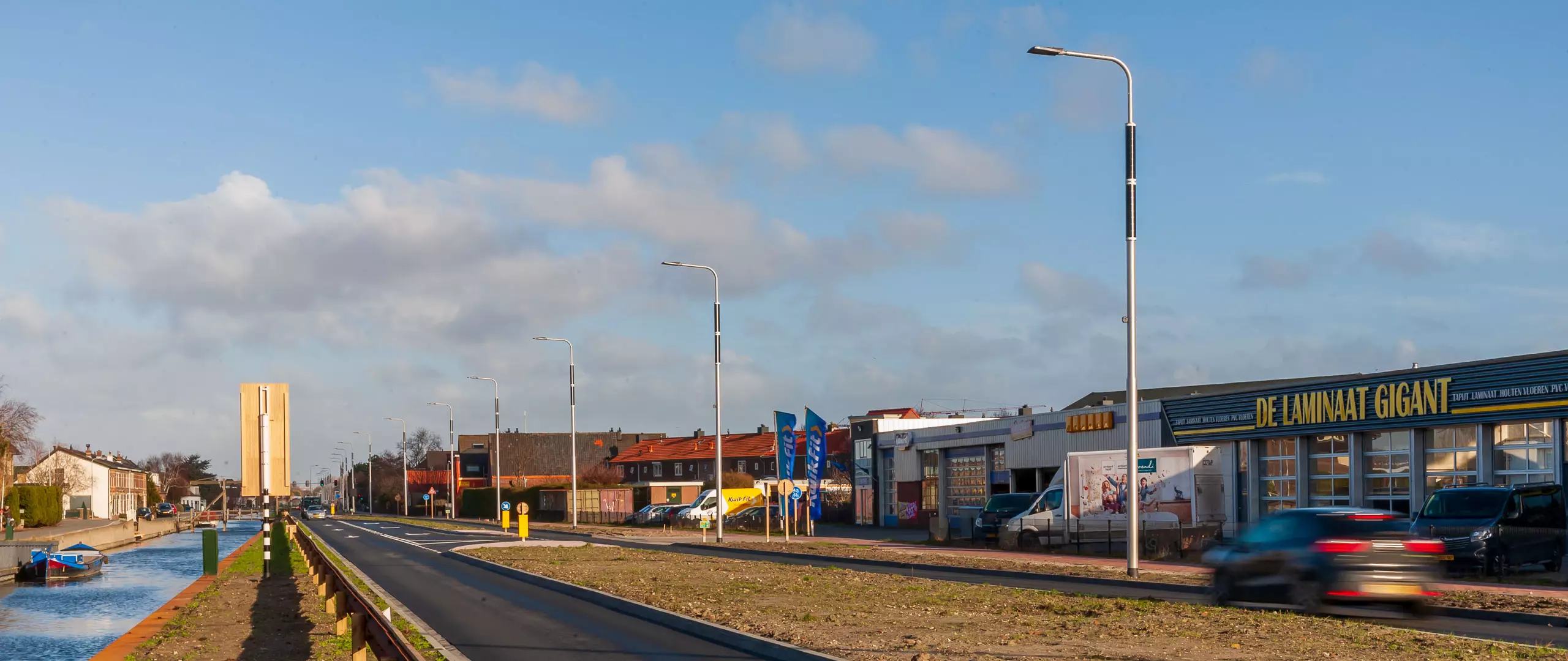 Soluxio passive safety columns with solar-powered streetlights at the N211