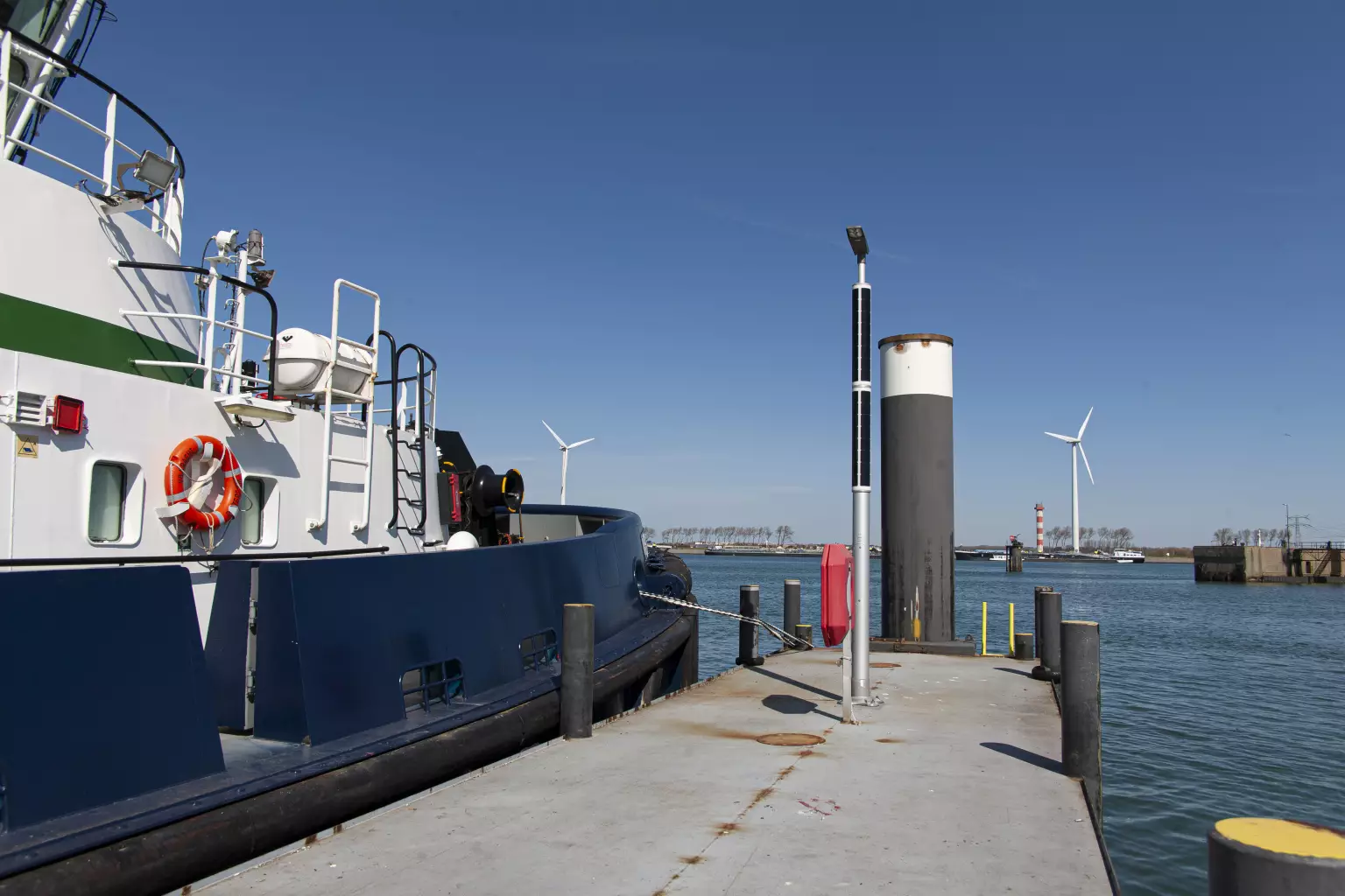 Soluxio solar industrial light column