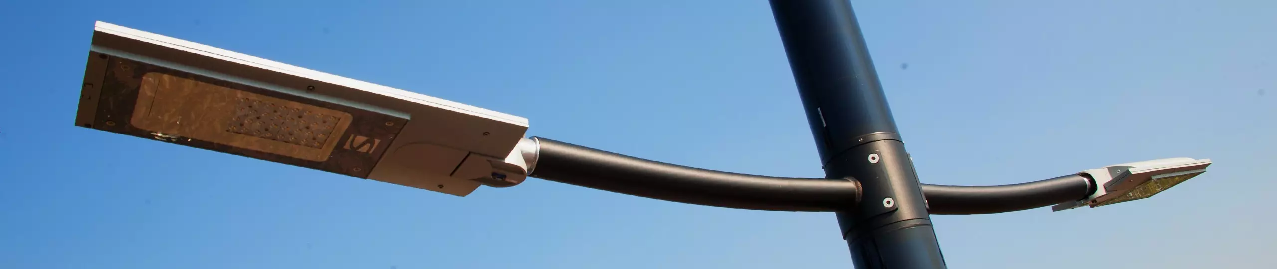 Soluxio solar parking lot lighting with double light fixture