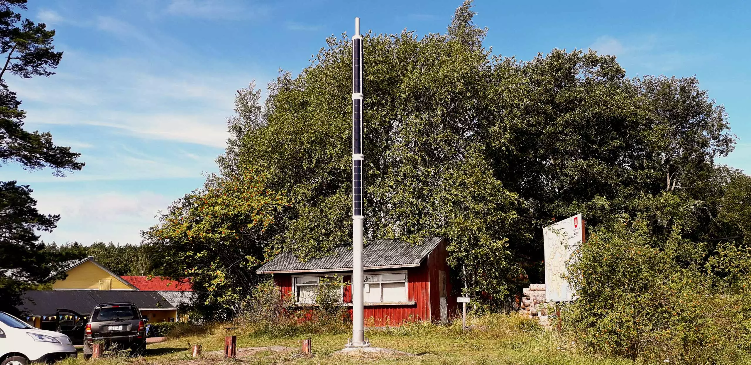 Soluxio Connect solar WiFi pole for visitors