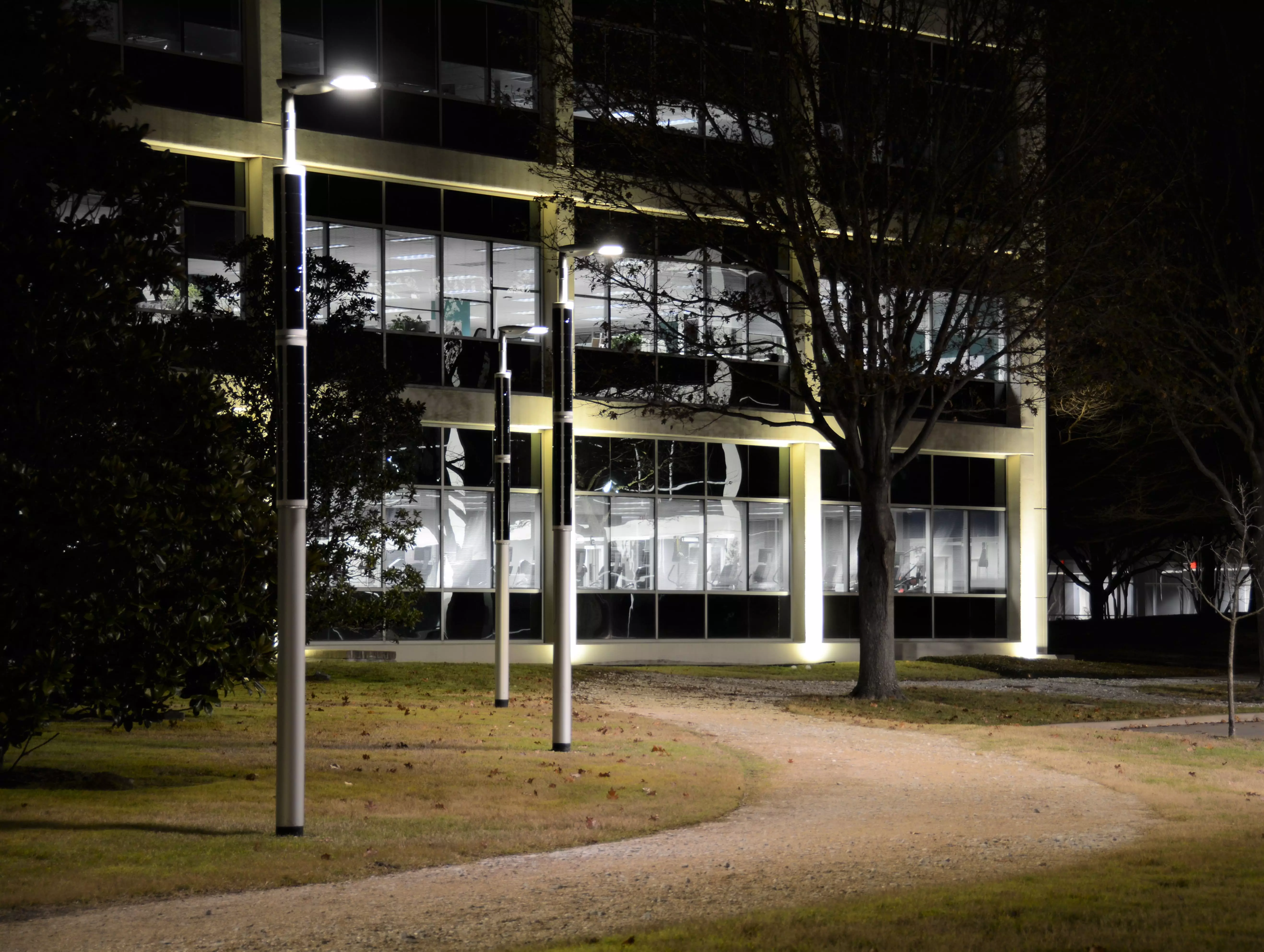 Soluxio slimme lichtmast in de nacht