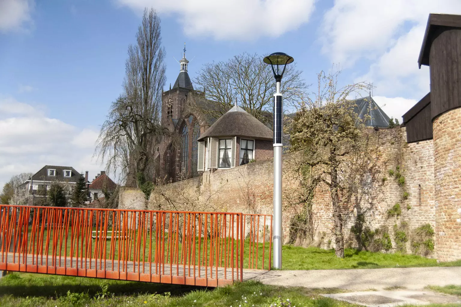 Soluxio solar pathway light