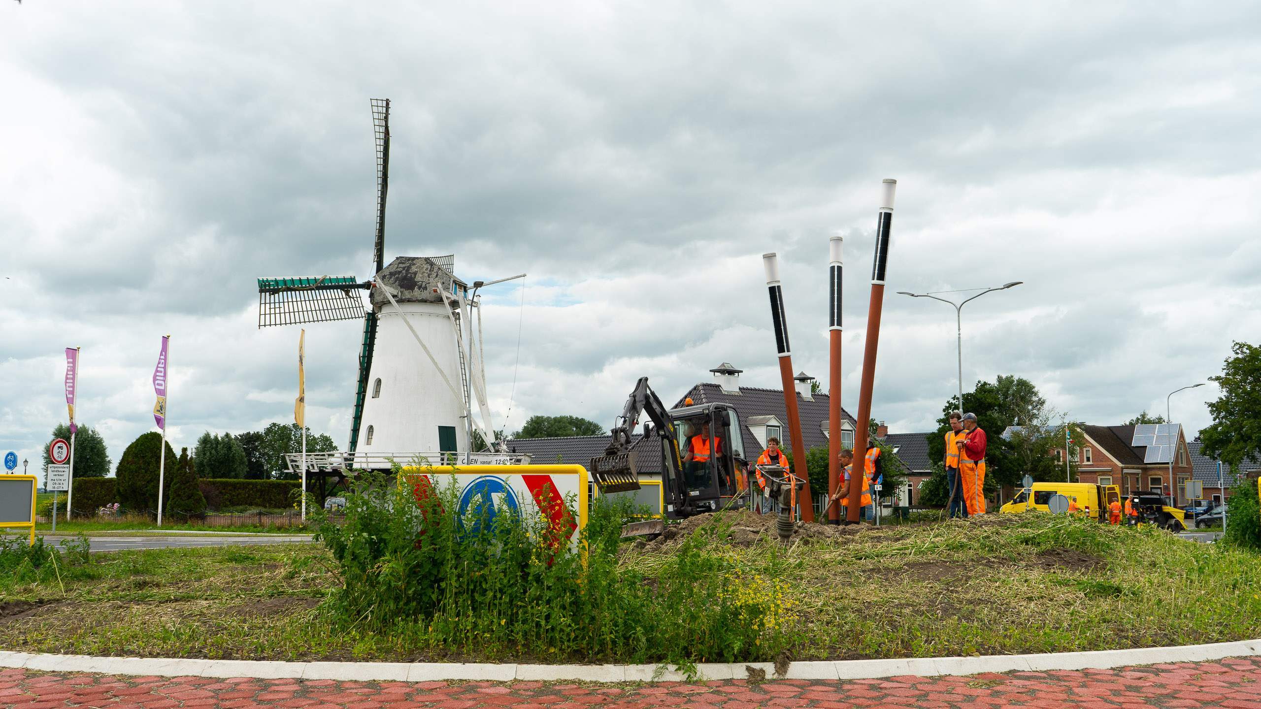 Soluxio solar design light poles at installation