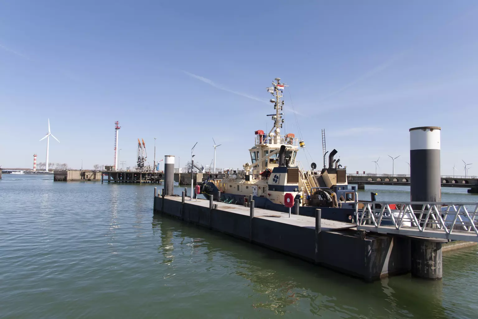 Soluxio solar lighting industrial at harbour