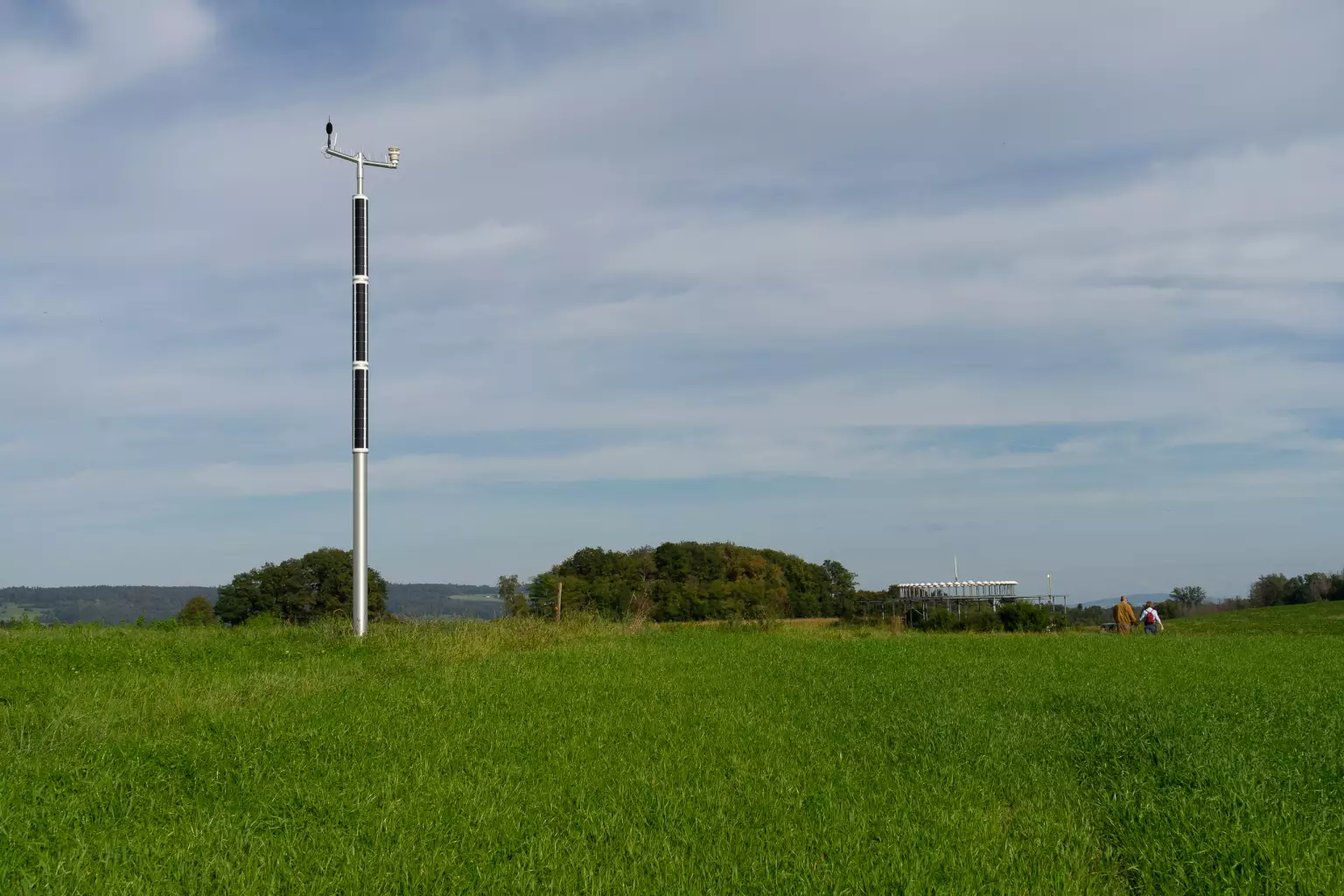 Soluxio smart column solar-powered