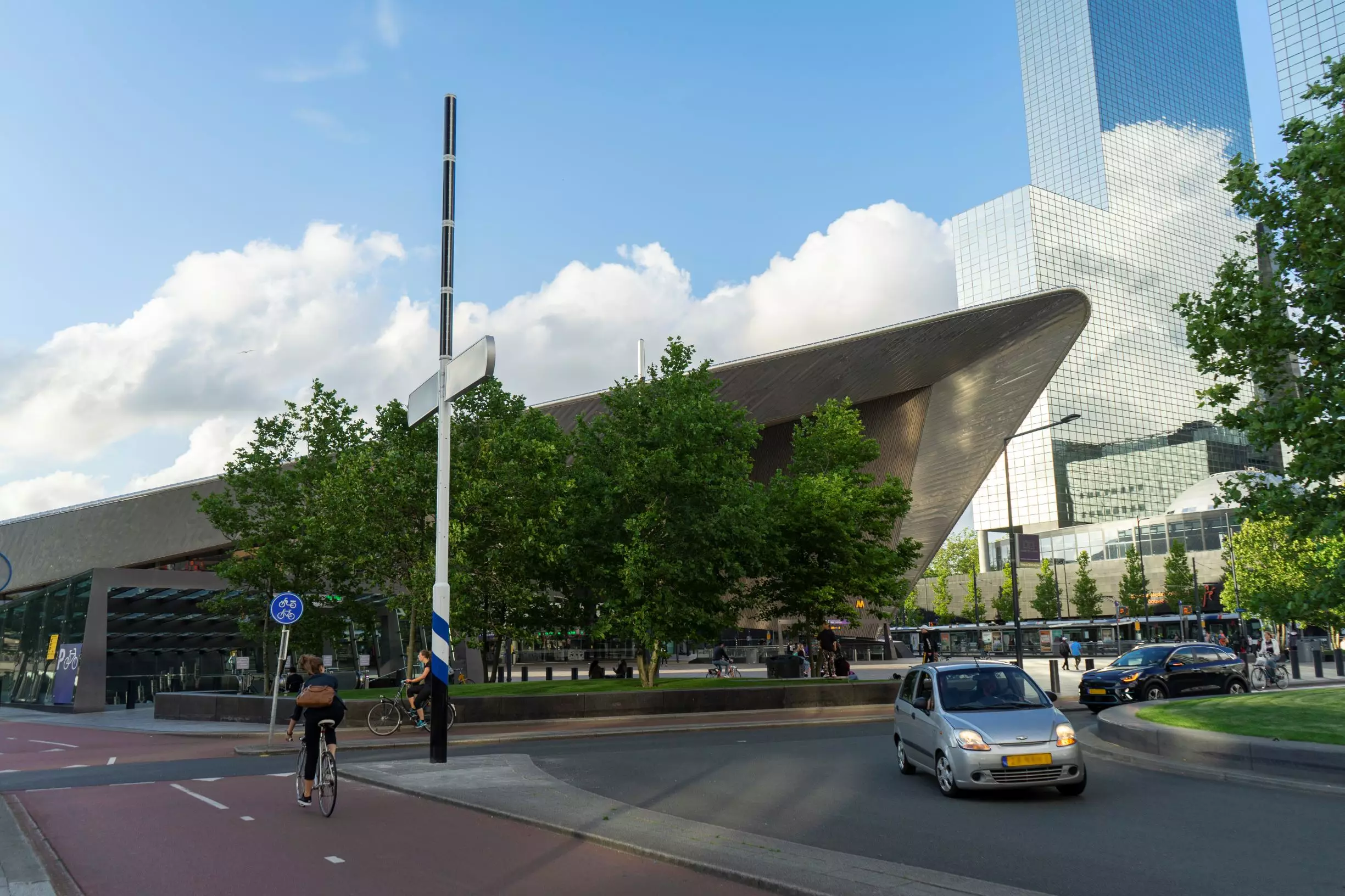 Solar powered road sign at Rotterdam’s Central Station Solar powered road sign at Rotterdam's Central Station