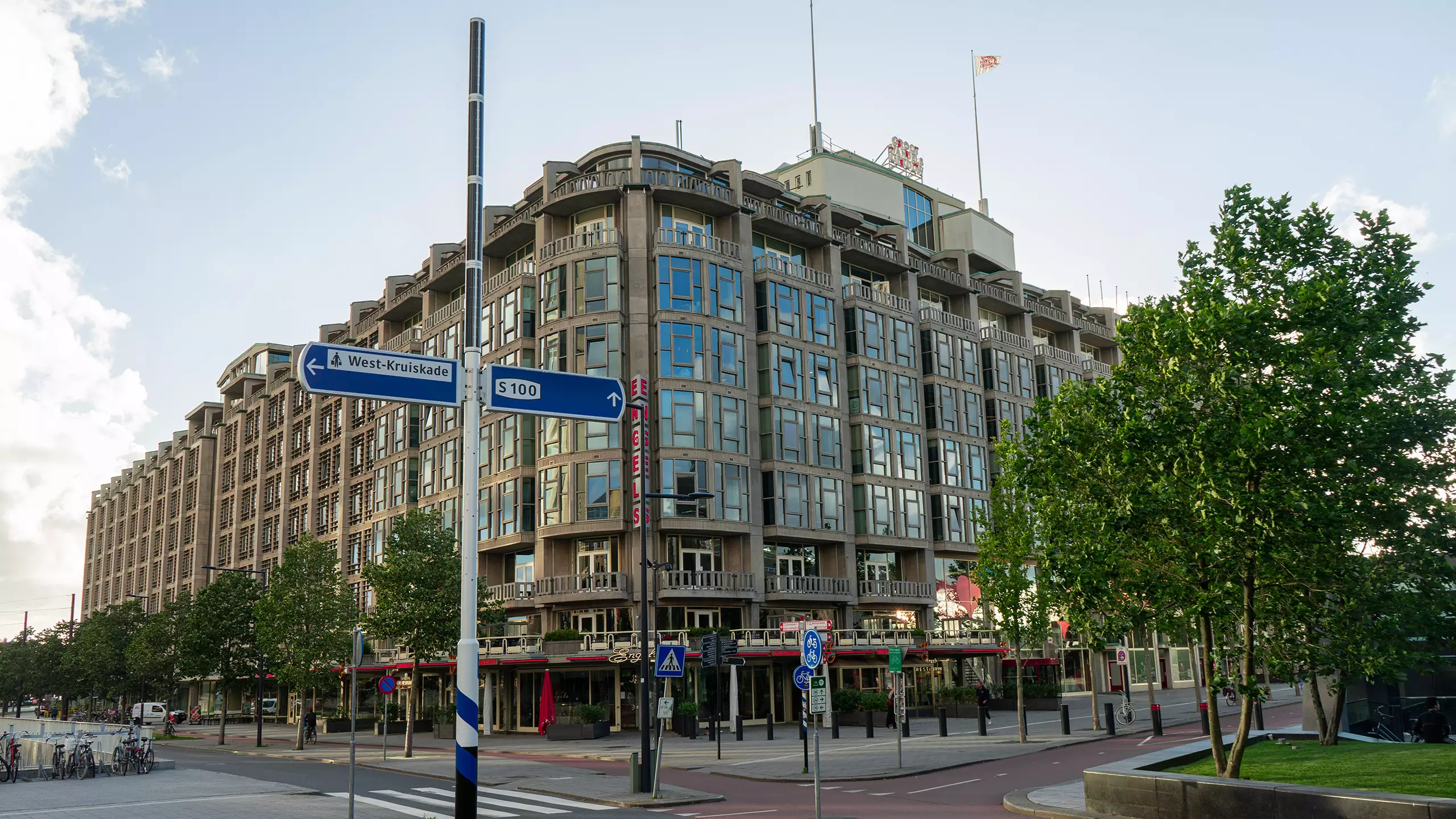 Soluxio solar illuminated road sign Rotterdam City Center Soluxio solar illuminated road sign Rotterdam City Center