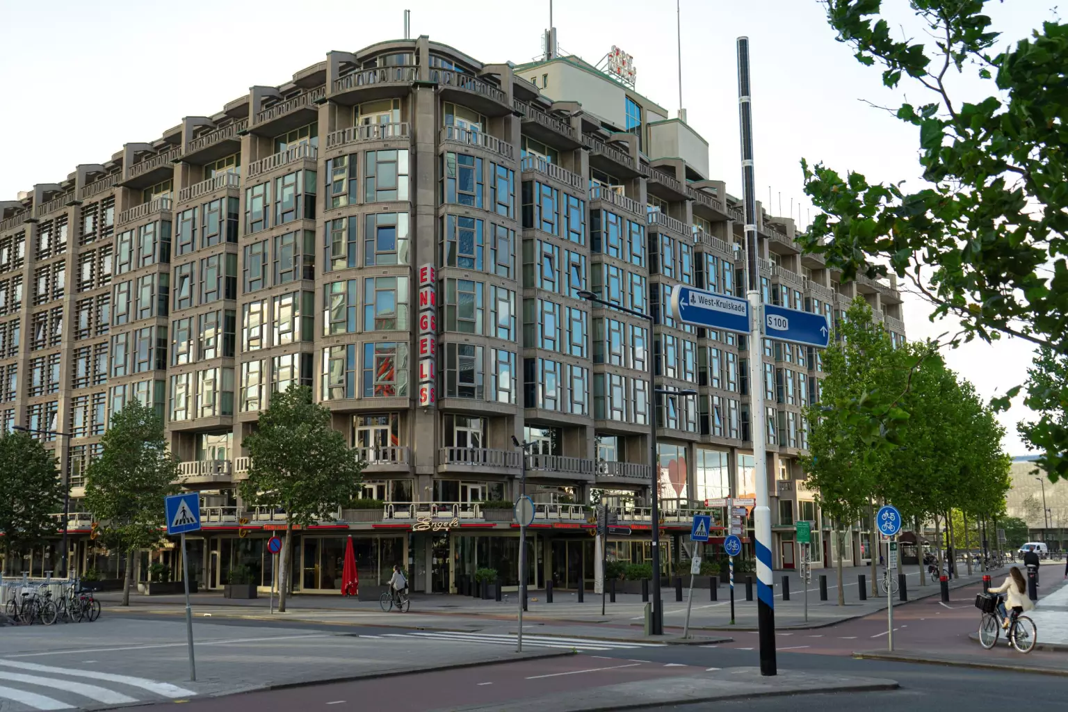 Soluxio solar-powered road sign in Rotterdam Soluxio solar-powered road sign in Rotterdam