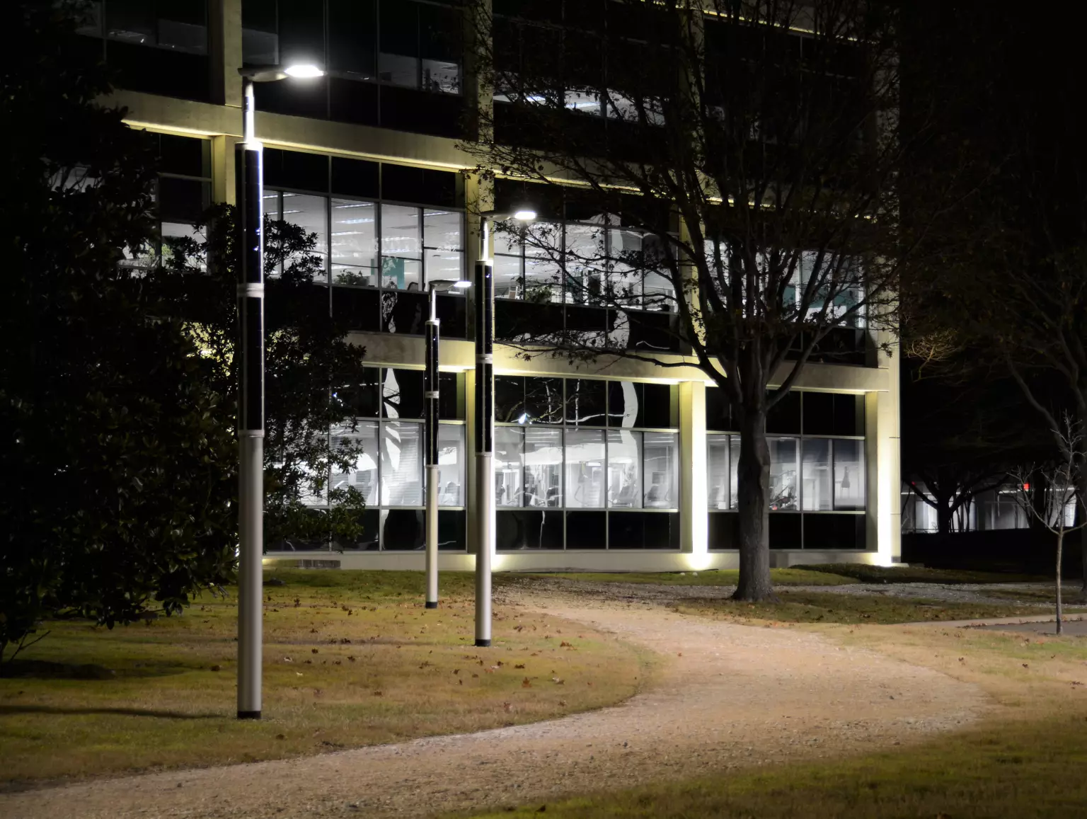 Soluxio solar light pole at night in IoT city Soluxio solar light pole at night in IoT city