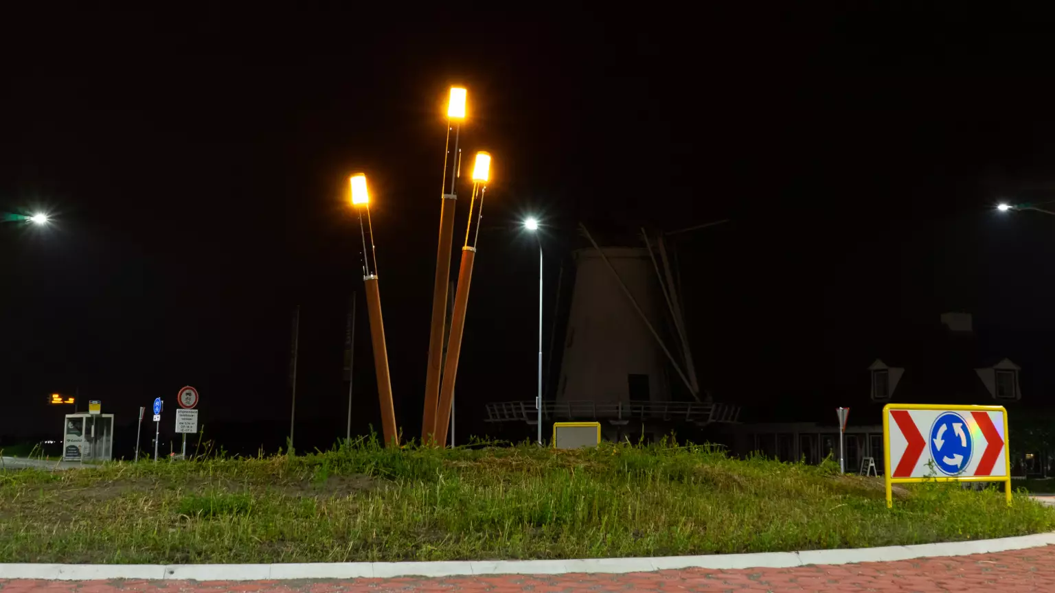 Amber-colored design solar lights