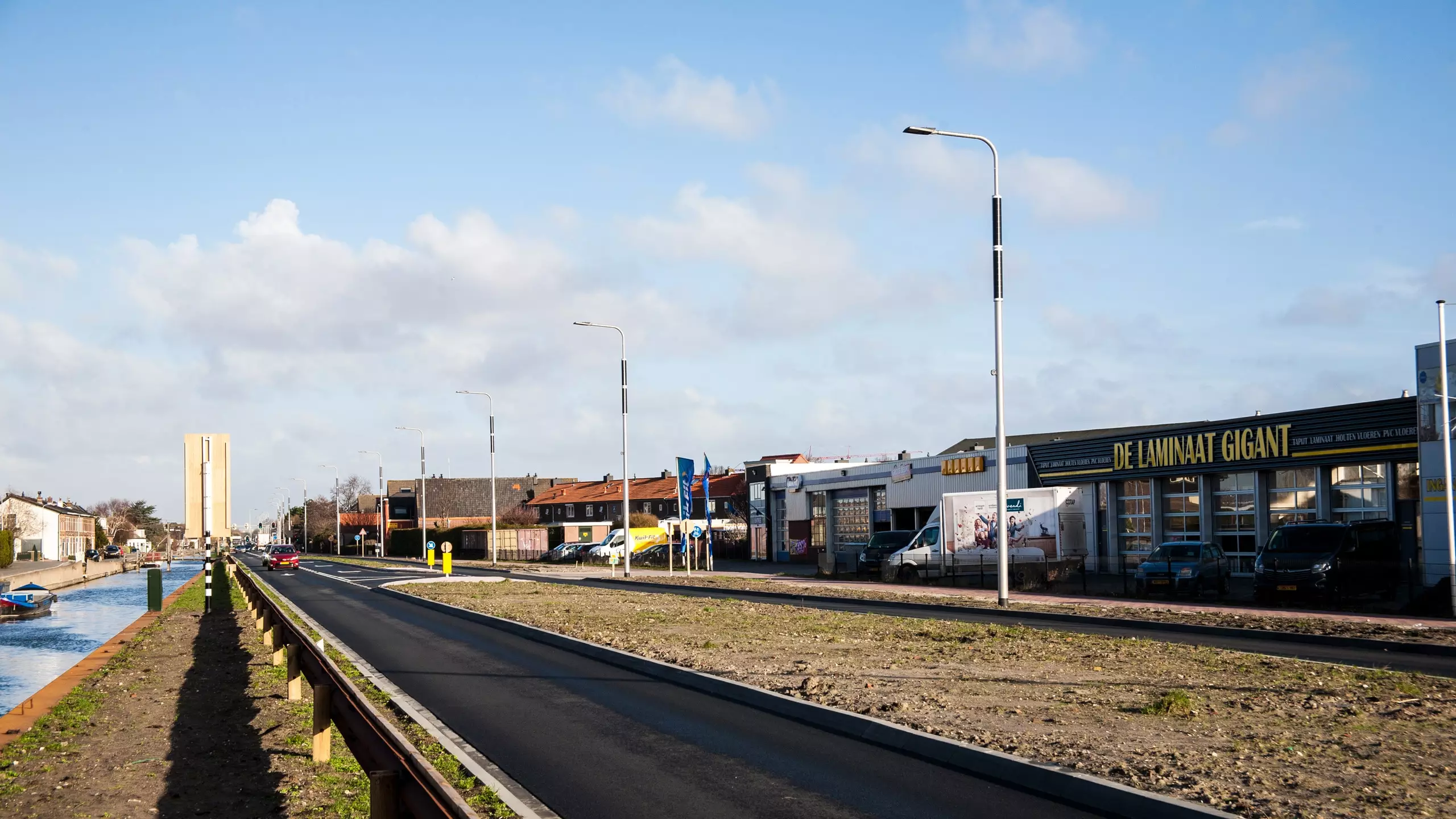 Soluxio grid-connected solar street lighting poles